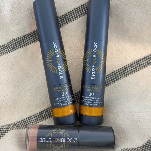 3x Brush on Block Translucent Mineral Powder (2) & Nude Tint Lip Oil (1) SPF 30